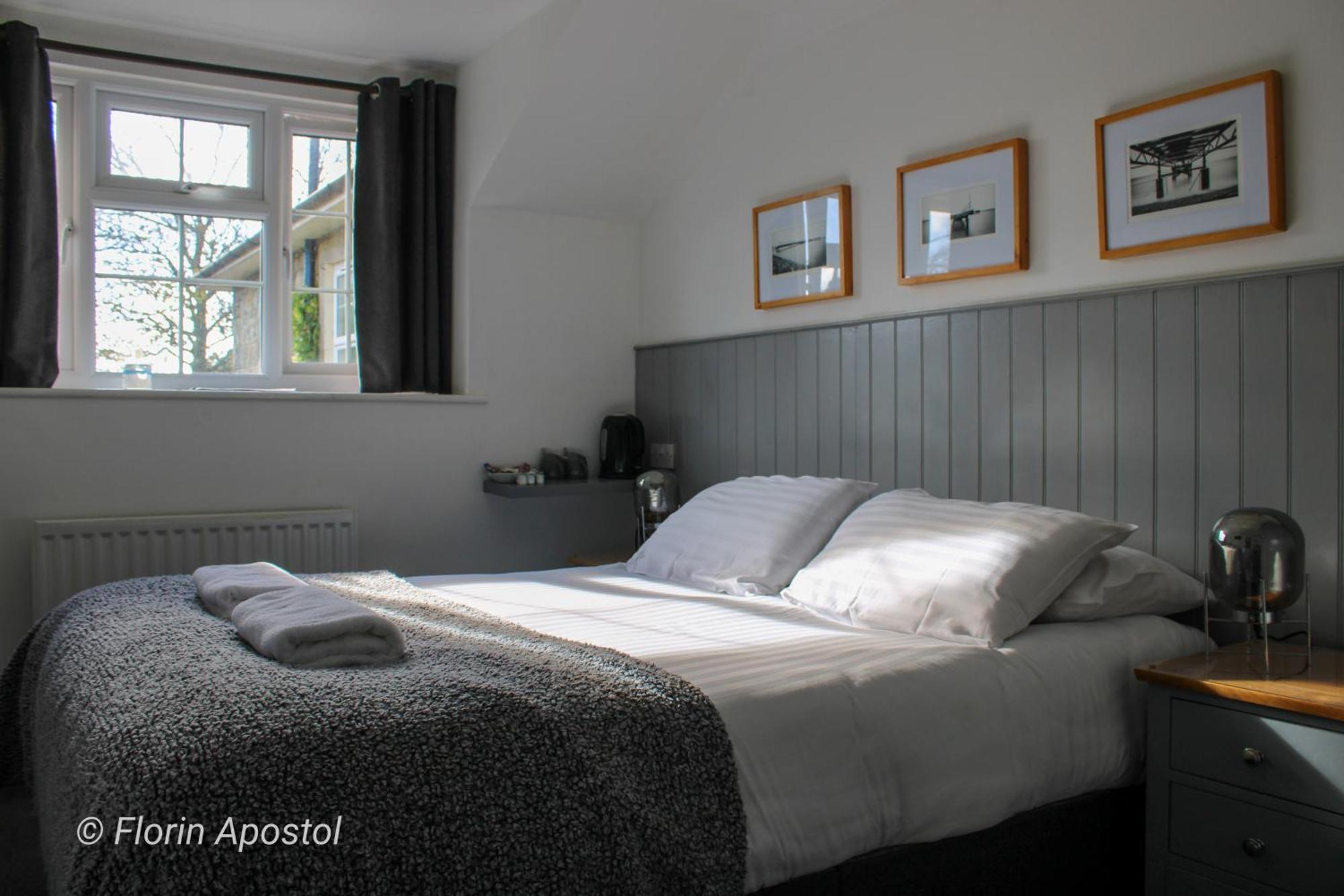 The Wight Mouse Inn Chale Bagian luar foto