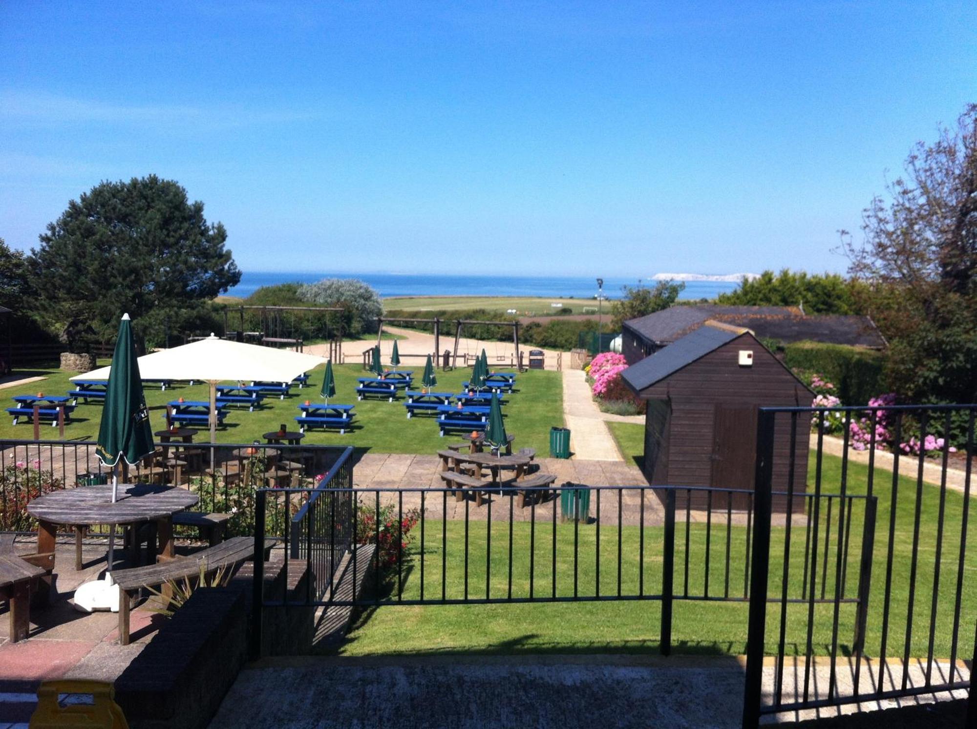 The Wight Mouse Inn Chale Bagian luar foto